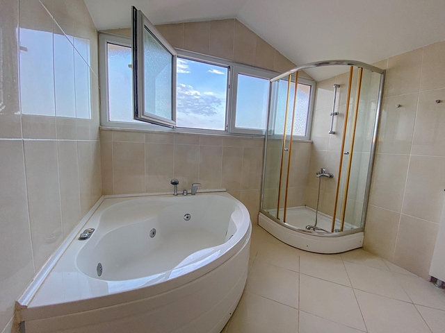 شقة دوبلكس قريبة من البحر - مفروشة -في كاستل / الانيا