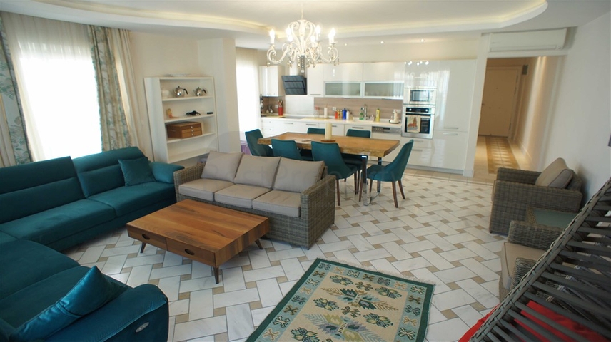 قريبة من شاطئ كليوباترا -دوبلكس 3 غرف وصالة -فاخرة -في مركز الانيا 