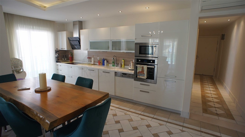 قريبة من شاطئ كليوباترا -دوبلكس 3 غرف وصالة -فاخرة -في مركز الانيا 