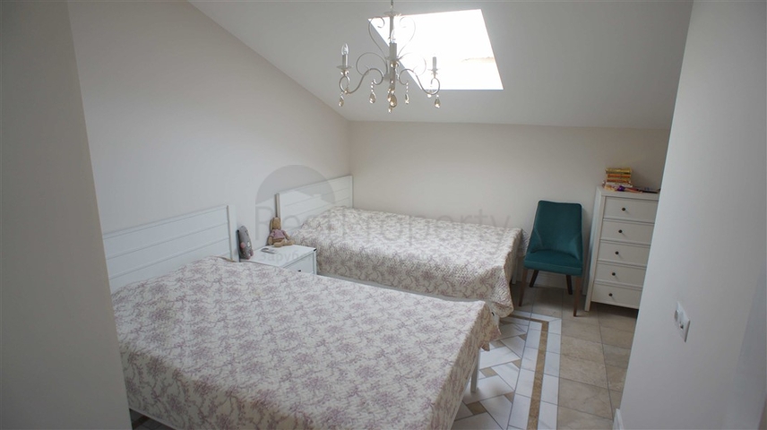 قريبة من شاطئ كليوباترا -دوبلكس 3 غرف وصالة -فاخرة -في مركز الانيا 