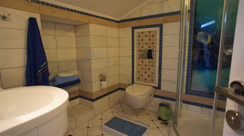 قريبة من شاطئ كليوباترا -دوبلكس 3 غرف وصالة -فاخرة -في مركز الانيا 