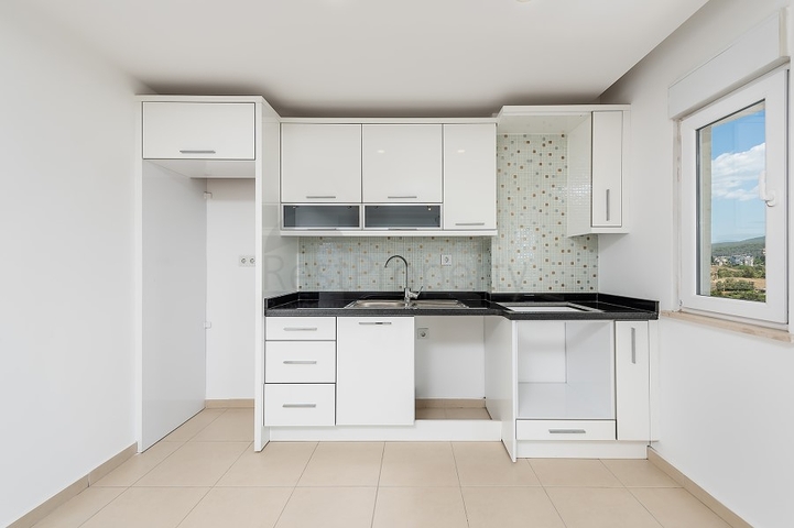 ضمن مجمع فاخر - شقة استديو للبيع -في افسلار / الانيا 