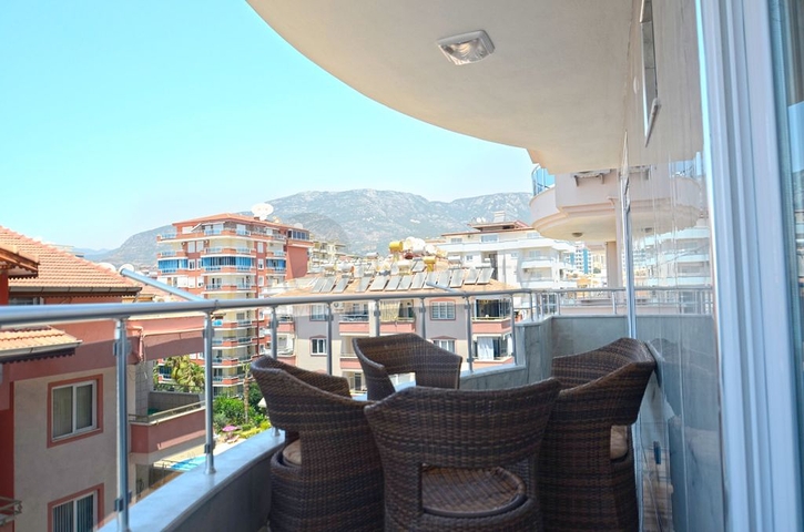 شقة باطلالة بحر مباشرة في الانيا -تصميم 1+2 - في مهموتلار 