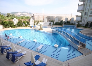 مجمع فاخر - خدمات  5 نجوم - شقة غرفة وصالة -في مهموتلار / الانيا 