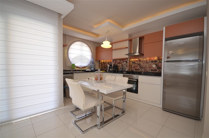 شقة فاخرة للبيع - ضمن مجمع حديث -في مهموتلار / الانيا 