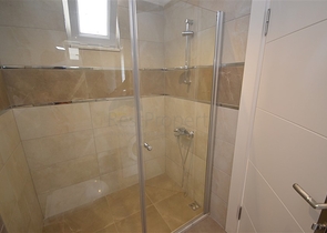 شقة فاخرة للبيع - ضمن مجمع حديث -في مهموتلار / الانيا 