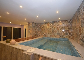 شقة فاخرة للبيع - ضمن مجمع حديث -في مهموتلار / الانيا 