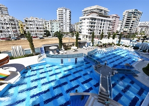 مجمع فاخر حديث - شقة طابق مرتفع -2 غرفة وصالة -في مهموتلار / الانيا 