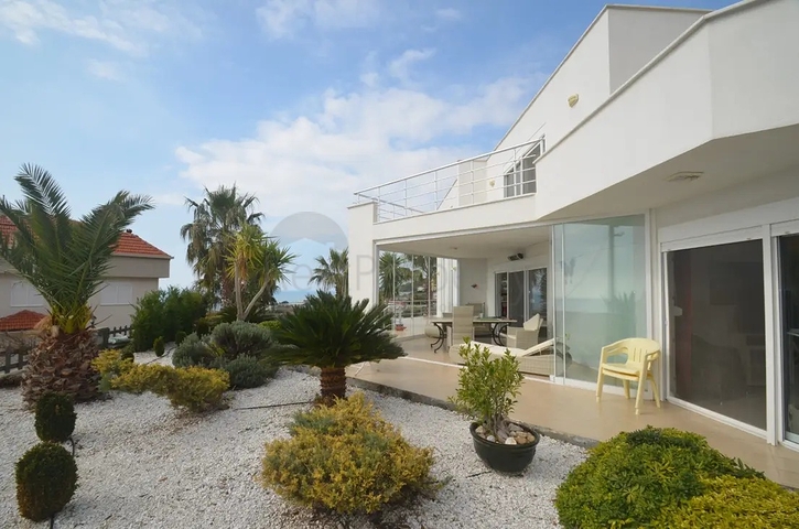 اطلالة بحر - فيلا مستقلة - مسبح خاص -في ديمرتاش / الانيا 