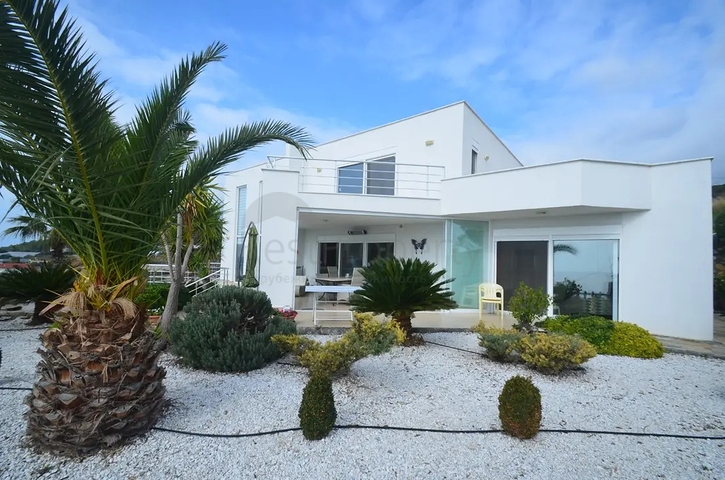 اطلالة بحر - فيلا مستقلة - مسبح خاص -في ديمرتاش / الانيا 