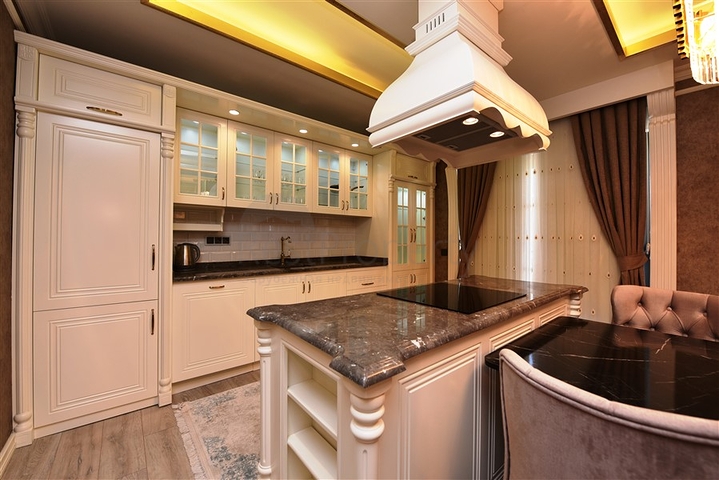 شقة الفخامة والتميز -3 غرف وصالة -مجمع فاخر -في مركز الانيا 