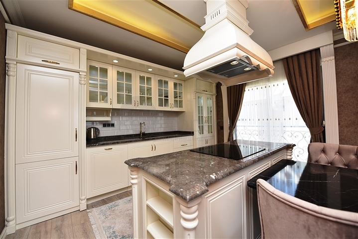 شقة الفخامة والتميز -3 غرف وصالة -مجمع فاخر -في مركز الانيا 