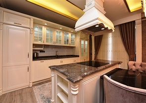 شقة الفخامة والتميز -3 غرف وصالة -مجمع فاخر -في مركز الانيا 