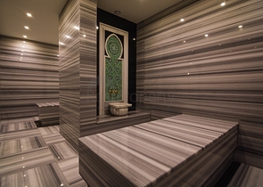 شقة الفخامة والتميز -3 غرف وصالة -مجمع فاخر -في مركز الانيا 