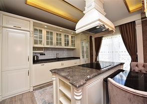 شقة الفخامة والتميز -3 غرف وصالة -مجمع فاخر -في مركز الانيا 