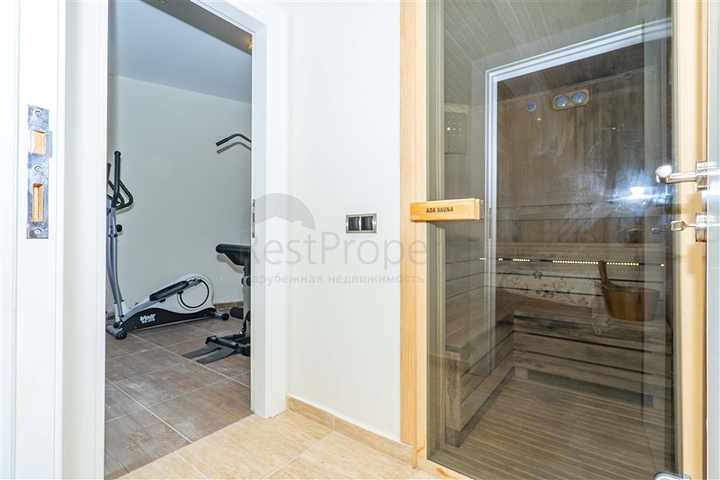 اطلالة بحر وقلعة - فيلا مستقلة 4 غرف وصالة -مسبح خاص -في مركز الانيا 