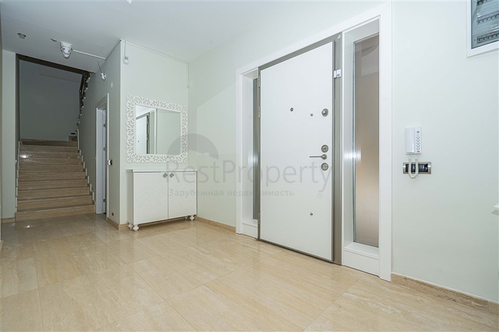 اطلالة بحر وقلعة - فيلا مستقلة 4 غرف وصالة -مسبح خاص -في مركز الانيا 