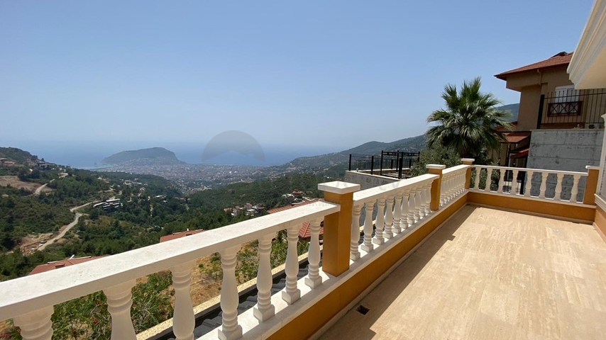 اطلالة بحر وقلعة - فيلا مستقلة 4 غرف وصالة -مسبح خاص -في مركز الانيا 