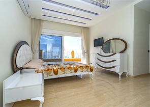 اطلالة بحر وقلعة - فيلا مستقلة 4 غرف وصالة -مسبح خاص -في مركز الانيا 