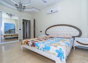 اطلالة بحر وقلعة - فيلا مستقلة 4 غرف وصالة -مسبح خاص -في مركز الانيا 