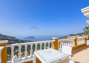 اطلالة بحر وقلعة - فيلا مستقلة 4 غرف وصالة -مسبح خاص -في مركز الانيا 