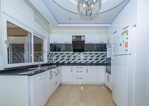 اطلالة بحر وقلعة - فيلا مستقلة 4 غرف وصالة -مسبح خاص -في مركز الانيا 