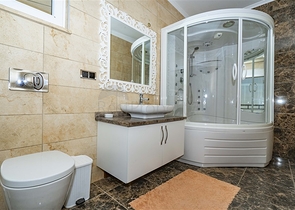 اطلالة بحر وقلعة - فيلا مستقلة 4 غرف وصالة -مسبح خاص -في مركز الانيا 