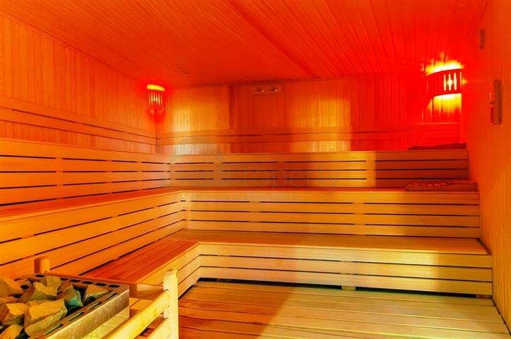 مجمع فاخر -شقة غرفة وصالة -مفروشة -في كاستل / الانيا 