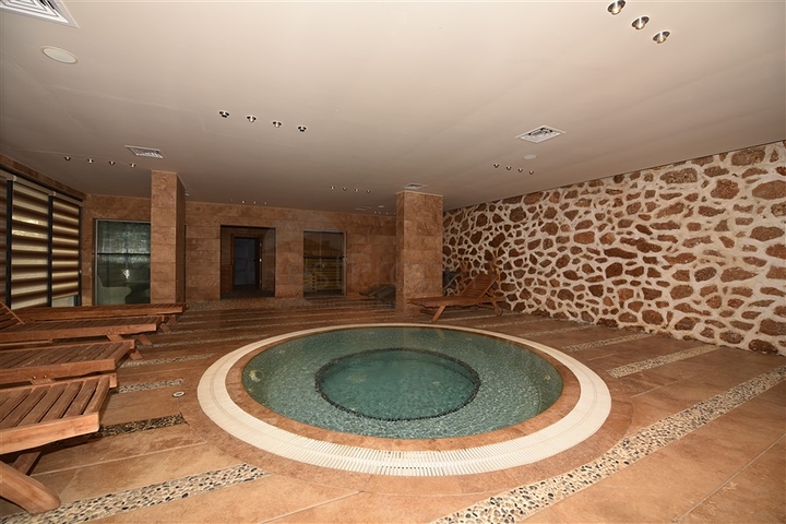 مجمع فاخر -شقة غرفة وصالة -مفروشة -في كاستل / الانيا 