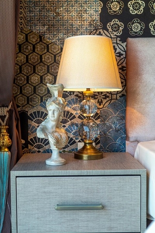 مجمع فاخر -شقة غرفة وصالة -مفروشة -في كاستل / الانيا 