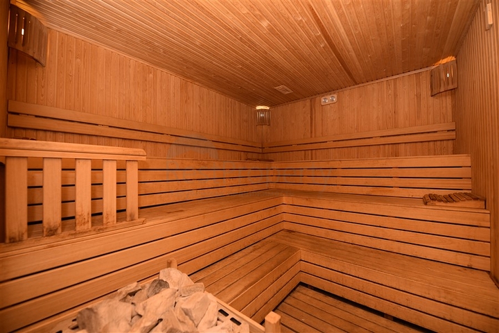 مجمع فاخر -شقة غرفة وصالة -مفروشة -في كاستل / الانيا 