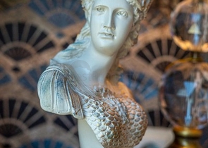 مجمع فاخر -شقة غرفة وصالة -مفروشة -في كاستل / الانيا 