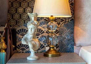 مجمع فاخر -شقة غرفة وصالة -مفروشة -في كاستل / الانيا 