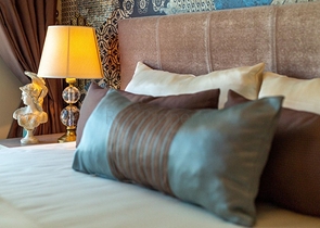 مجمع فاخر -شقة غرفة وصالة -مفروشة -في كاستل / الانيا 