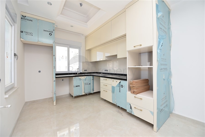 شقة جديدة - 2 غرفة وصالة -مجمع سكني فاخر -في مهموتلار / الانيا 