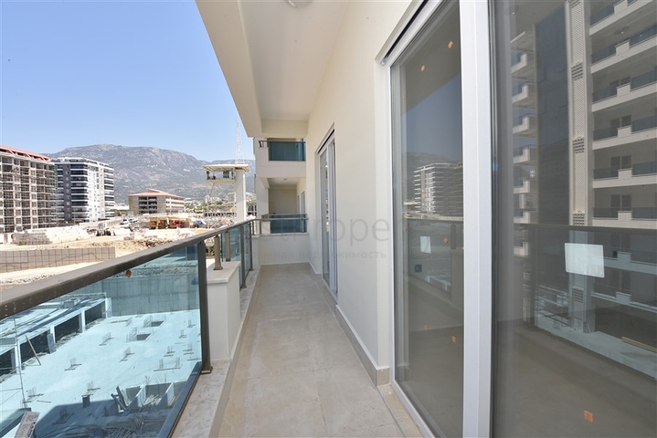 شقة جديدة - 2 غرفة وصالة -مجمع سكني فاخر -في مهموتلار / الانيا 