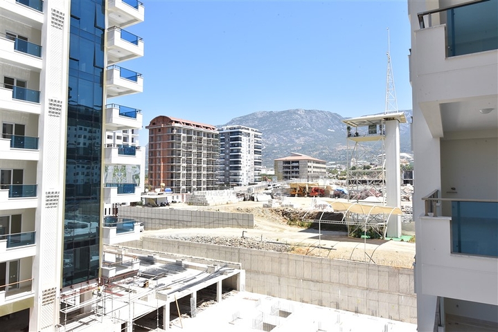 شقة جديدة - 2 غرفة وصالة -مجمع سكني فاخر -في مهموتلار / الانيا 