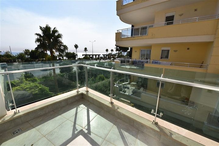 اطلالة بحر مباشرة -شقة غرفتين وصالة -مفروشة -في كاستل / الانيا 