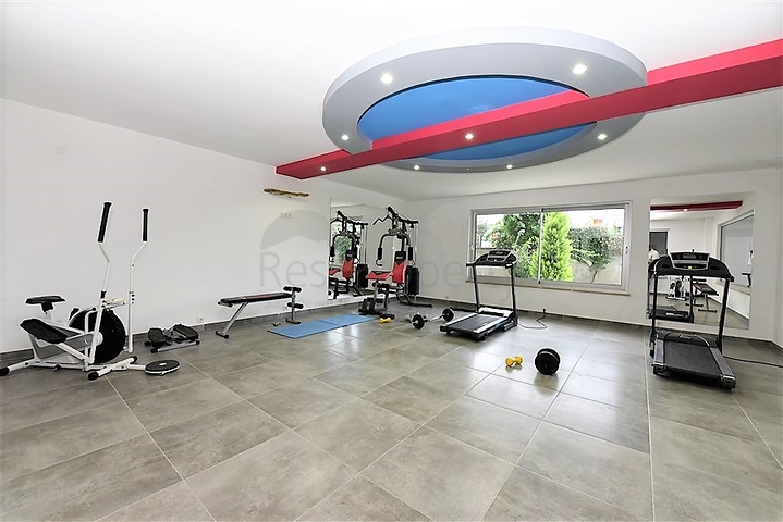 اطلالة بحر مباشرة -شقة غرفتين وصالة -مفروشة -في كاستل / الانيا 