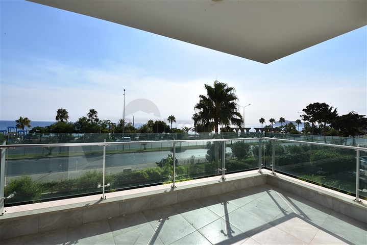 اطلالة بحر مباشرة -شقة غرفتين وصالة -مفروشة -في كاستل / الانيا 