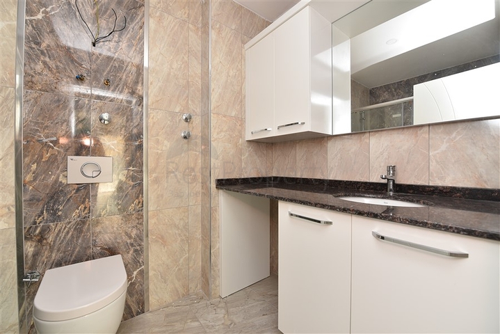 اطلالة بحر مباشرة -شقة غرفتين وصالة -مفروشة -في كاستل / الانيا 