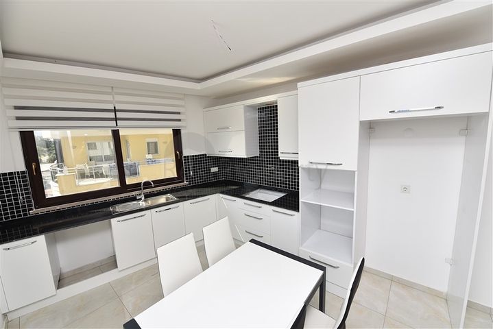 اطلالة بحر مباشرة -شقة غرفتين وصالة -مفروشة -في كاستل / الانيا 