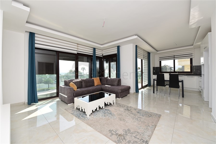 اطلالة بحر مباشرة -شقة غرفتين وصالة -مفروشة -في كاستل / الانيا 