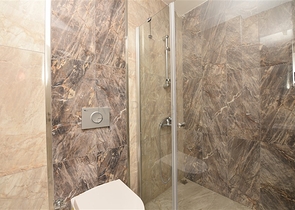 اطلالة بحر مباشرة -شقة غرفتين وصالة -مفروشة -في كاستل / الانيا 