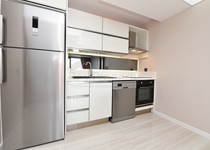 اطلالة بحر - شقة غرفة وصالة - ضمن مجمع 5 نجوم -في كارجي جاك / الانيا 