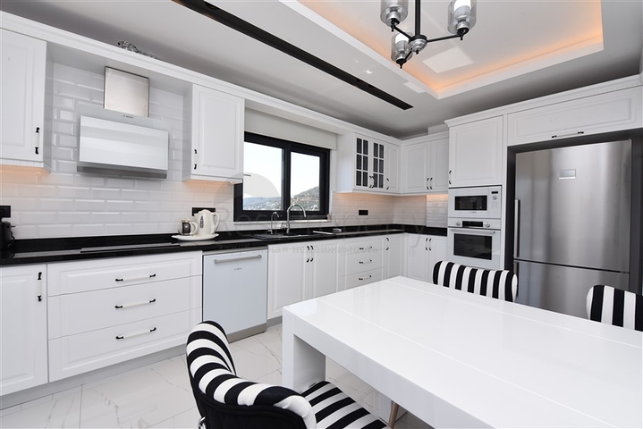 شقق اطلالة بحر في الانيا - تصميم 1+3- مطبخ منفصل - شاطئ كليوباترا / الانيا 