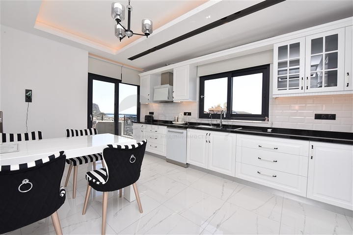 شقق اطلالة بحر في الانيا - تصميم 1+3- مطبخ منفصل - شاطئ كليوباترا / الانيا 