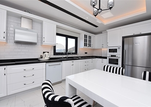 شقق اطلالة بحر في الانيا - تصميم 1+3- مطبخ منفصل - شاطئ كليوباترا / الانيا 