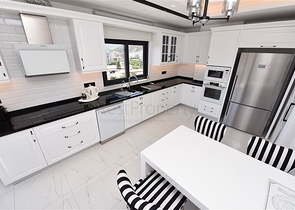 شقق اطلالة بحر في الانيا - تصميم 1+3- مطبخ منفصل - شاطئ كليوباترا / الانيا 