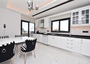 شقق اطلالة بحر في الانيا - تصميم 1+3- مطبخ منفصل - شاطئ كليوباترا / الانيا 